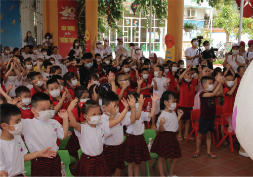 Children joining the song performance.