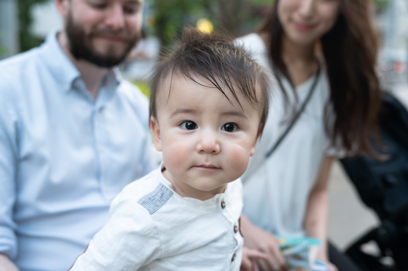 Léon looks to the came, during the conversation with his family about their life in Tokyo and using arau.baby products.