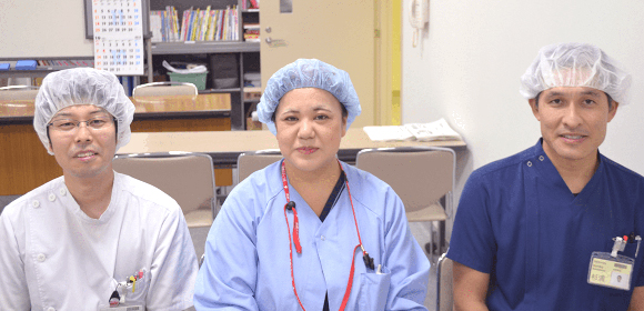 From the left, Mr. Sugiura, Certified Infection Control Nurse/ Ms. Hamatani, Chief Nurse/ Mr. Sato, Pharmacist